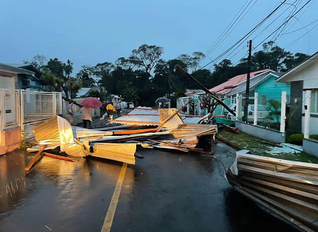 Casas também foram destelhadas em Nova Erechim. Foto: Redes Sociais,