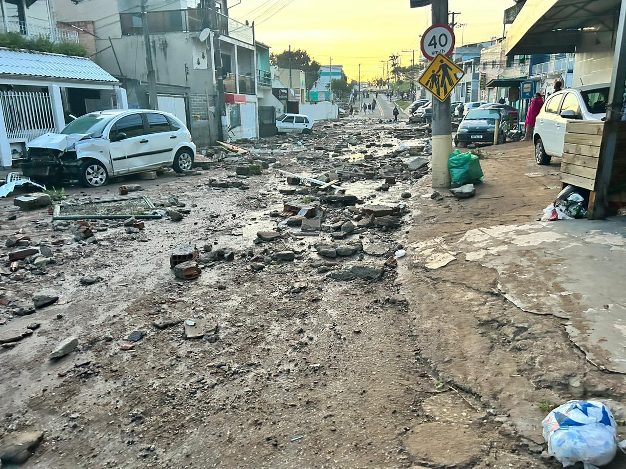 Reservatório da Casan rompe no bairro Monte Cristo, em Florianópolis