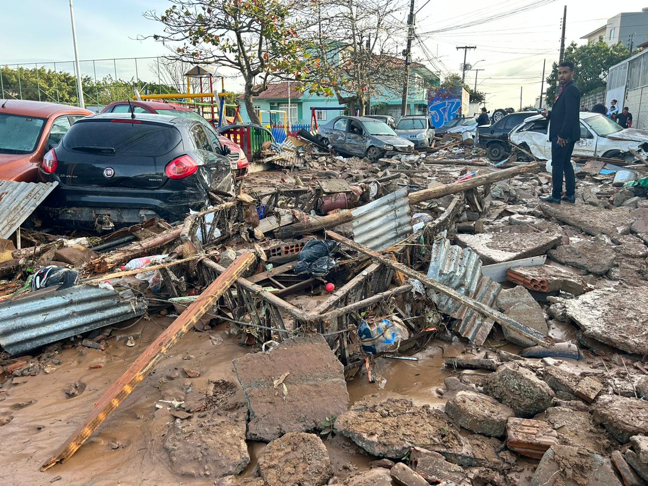 Reservatório da Casan rompe no bairro Monte Cristo, em Florianópolis