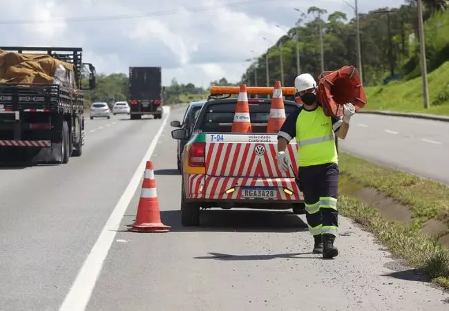 Grande fluxo de veículos é esperado nas rodovias BR-376 e BR-101 durante o feriado Corpus Christi