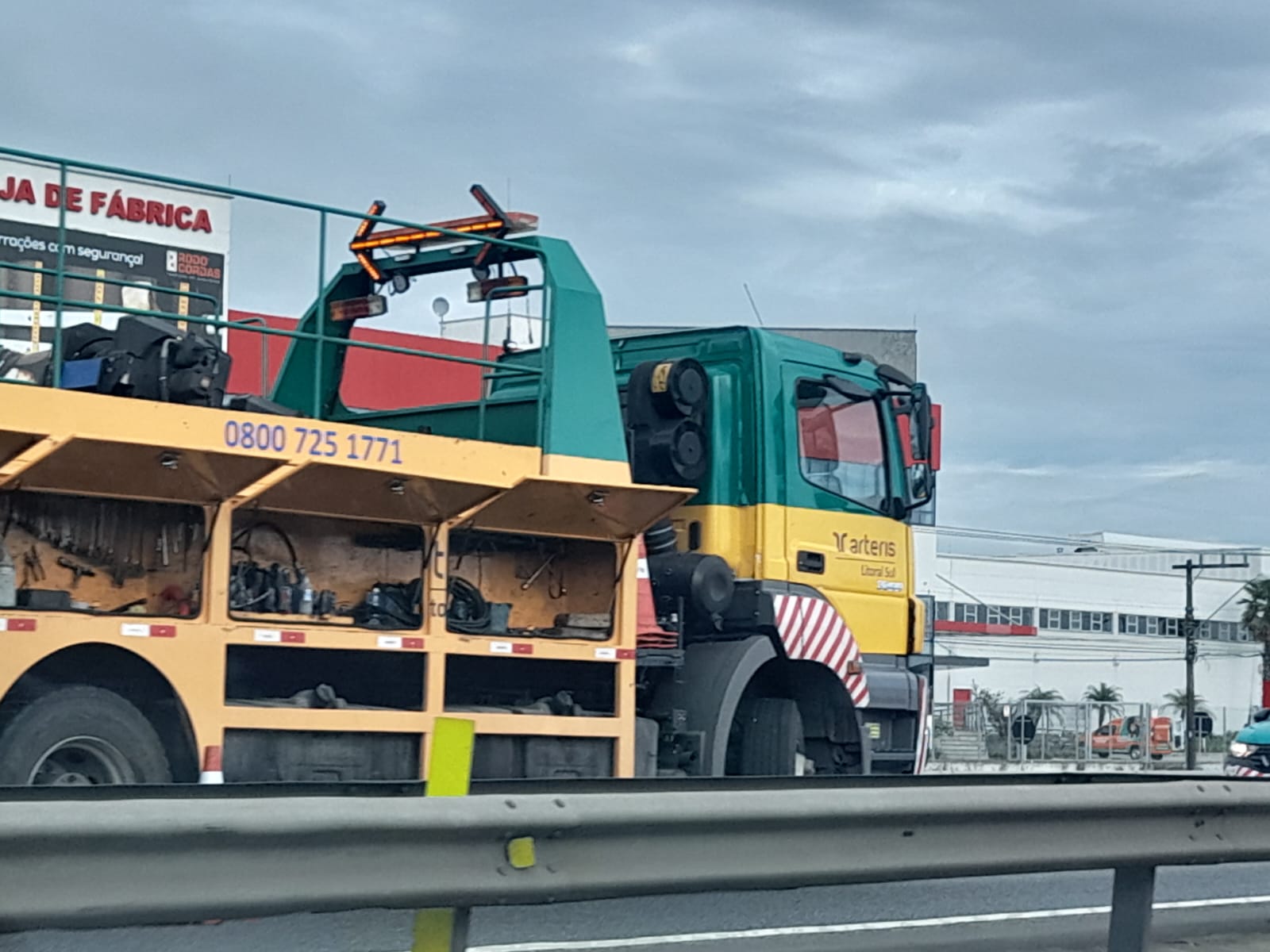 ATENÇÃO BR-101 é interditada devido à acidente nesta quinta-feira