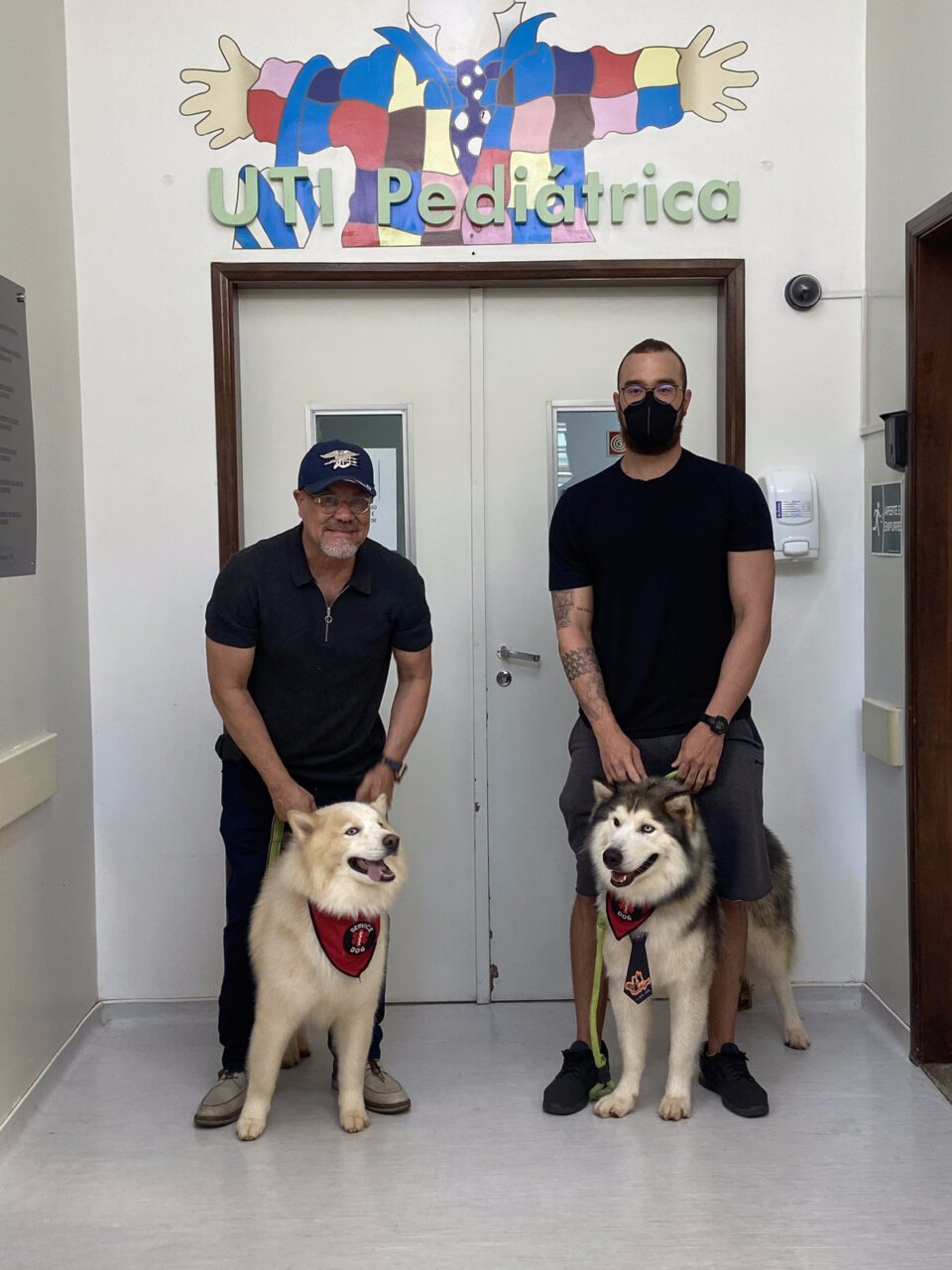 Cachorros visitam crianças em hospital