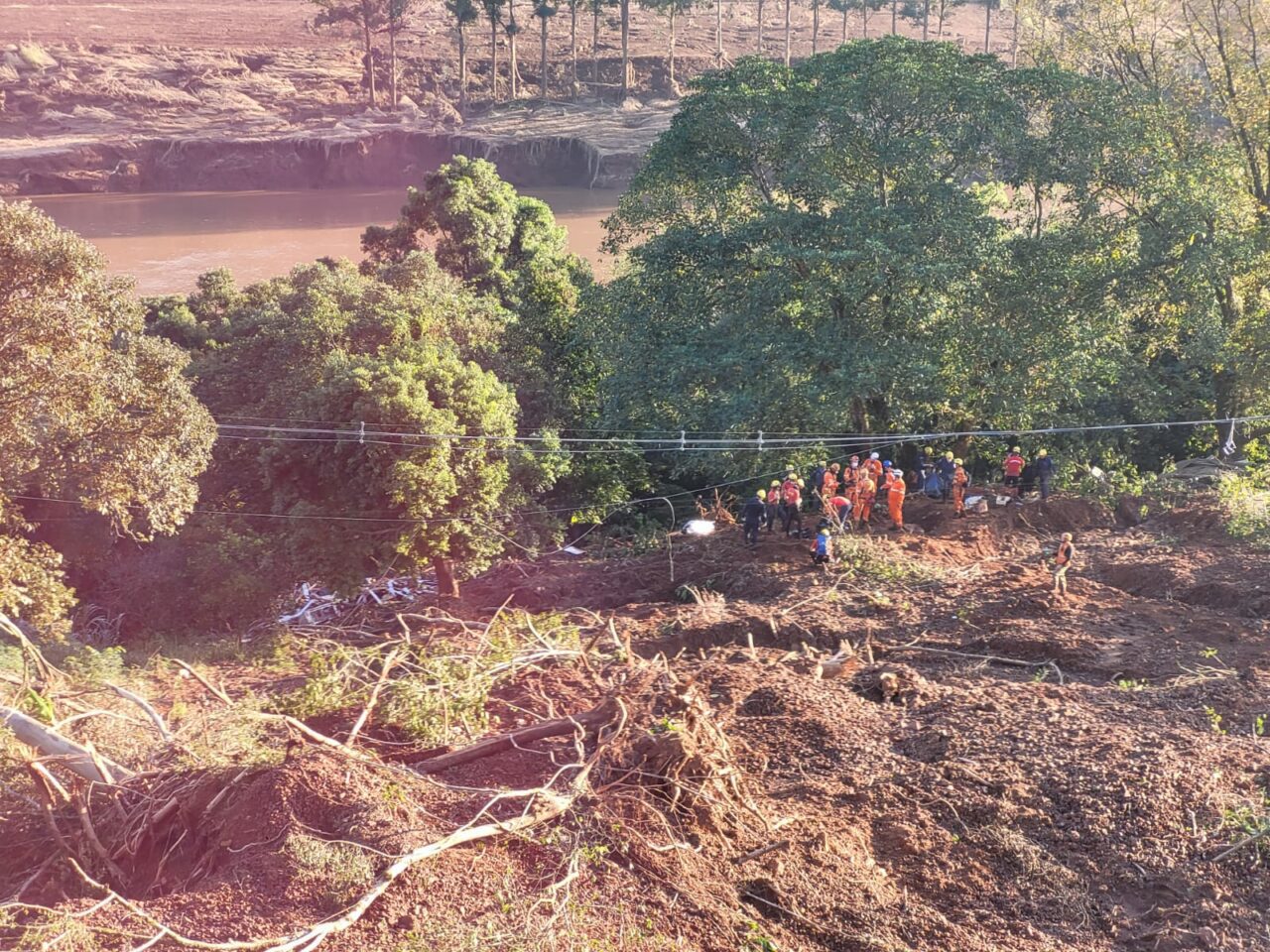 Bombeiros catarinenses já salvaram 3.500 vidas no RS