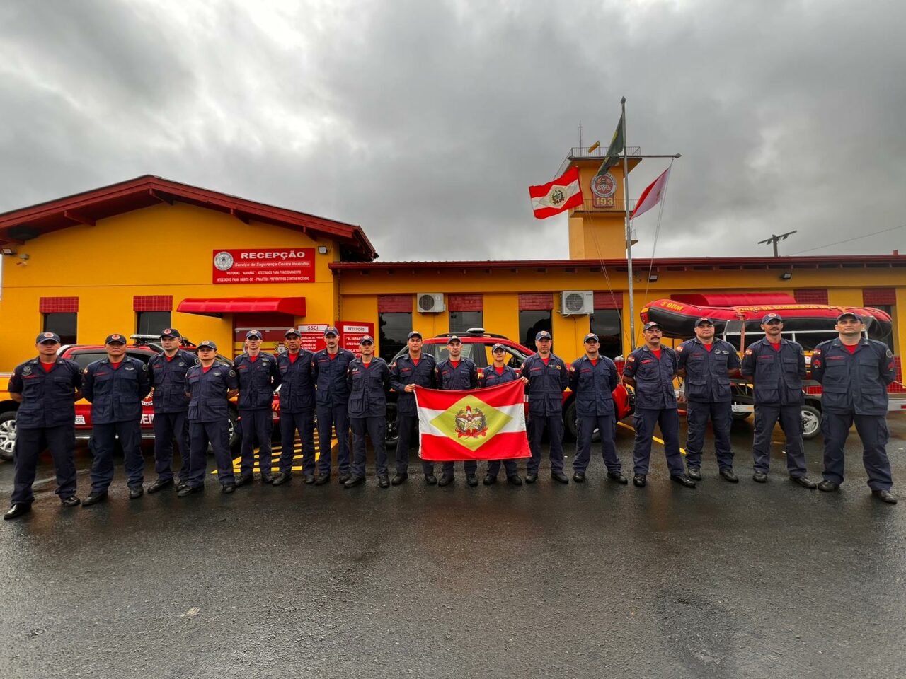 Bombeiros catarinenses já salvaram 3.500 vidas no RS