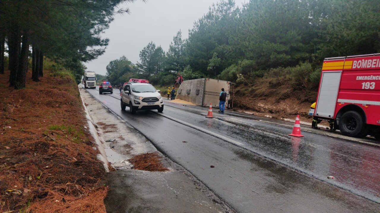 Colisão entre caminhões deixa condutores gravemente feridos