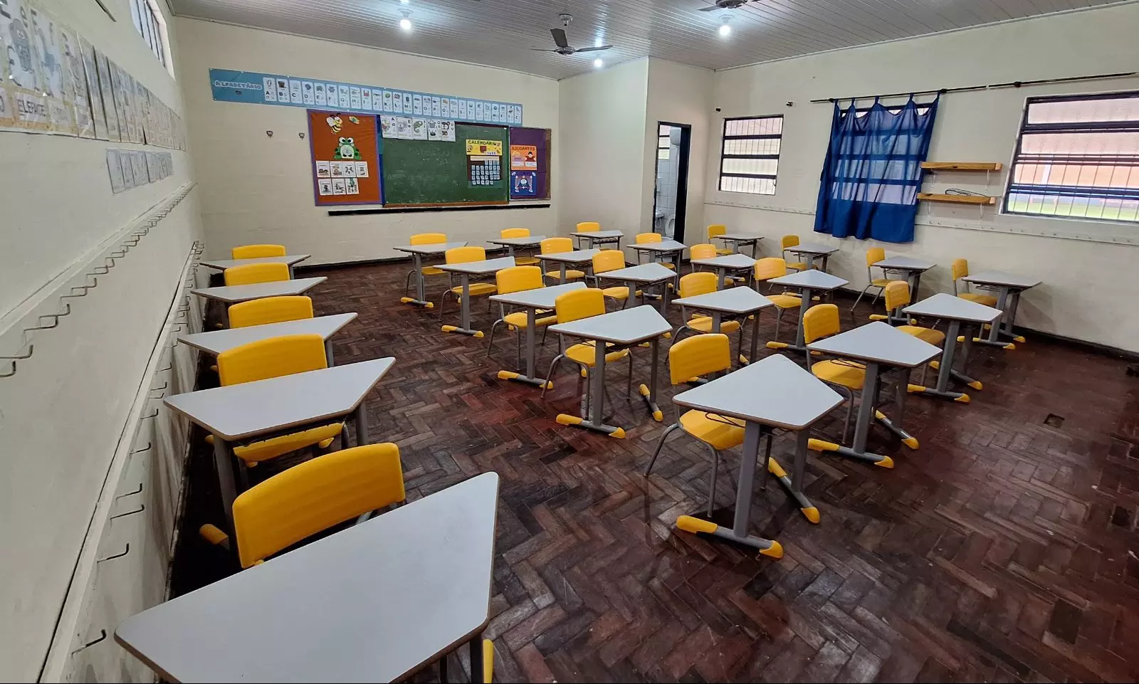 Escolas de Guaíba recebem materiais escolares doados por Joinville