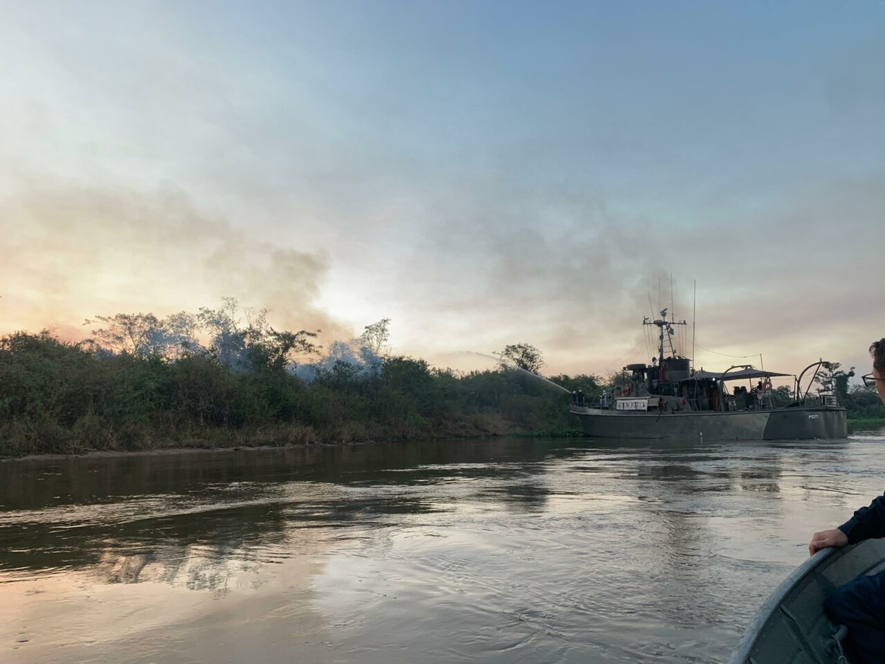 Incêndio no Pantanal: Marinha do Brasil entra na guerra contra o fogo