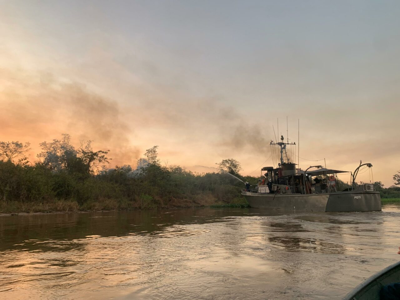 Incêndio no Pantanal: Marinha do Brasil entra na guerra contra o fogo