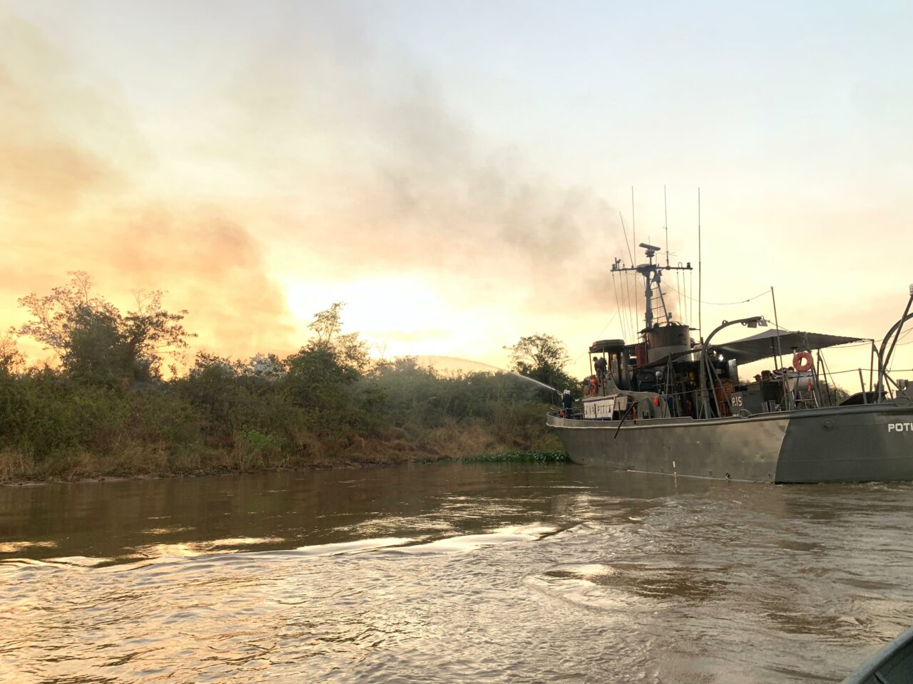 Incêndio no Pantanal: Marinha do Brasil entra na guerra contra o fogo