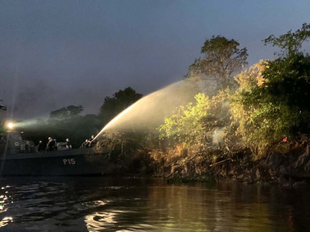 Incêndio no Pantanal: Marinha do Brasil entra na guerra contra o fogo