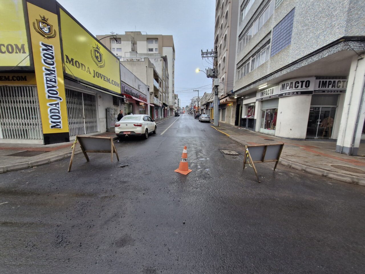 Bloqueio na rua Marechal Deodoro: obras de revitalização em andamento