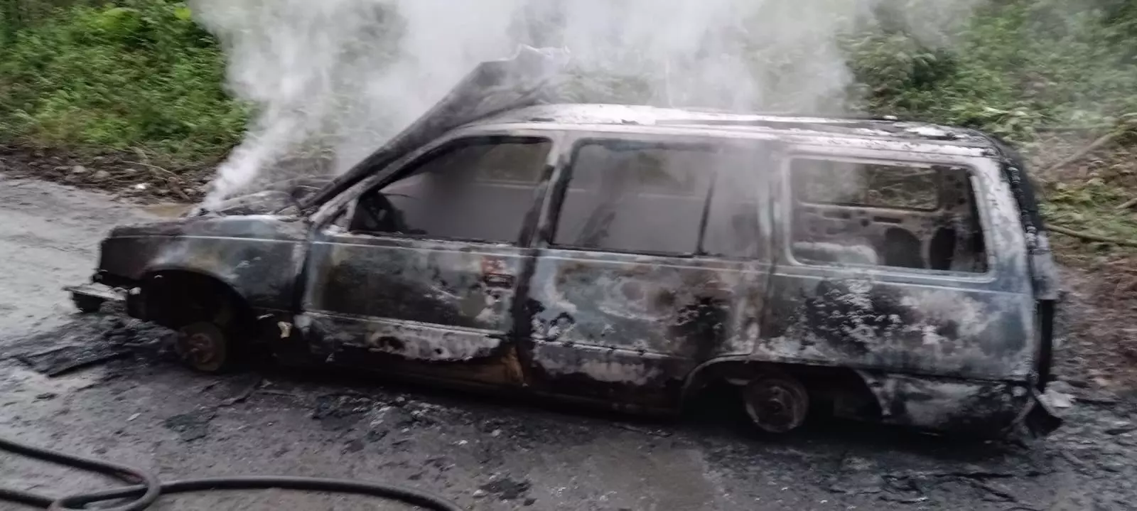 Carro é encontrado em chamas e mobiliza bombeiros no Norte de SC (1)