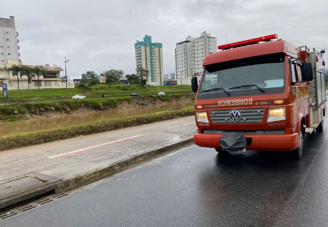 Buscas por homem que teria desaparecido ao atravessar rio em SC continuam