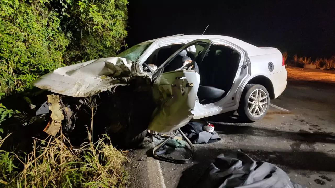 Motorista fica encarcerado em carro e morre em grave acidente na BR-282 (1)