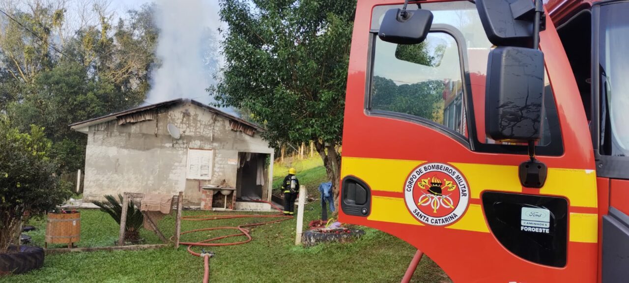 Incêndio mobiliza Corpo de Bombeiros no Oeste de Santa Catarina