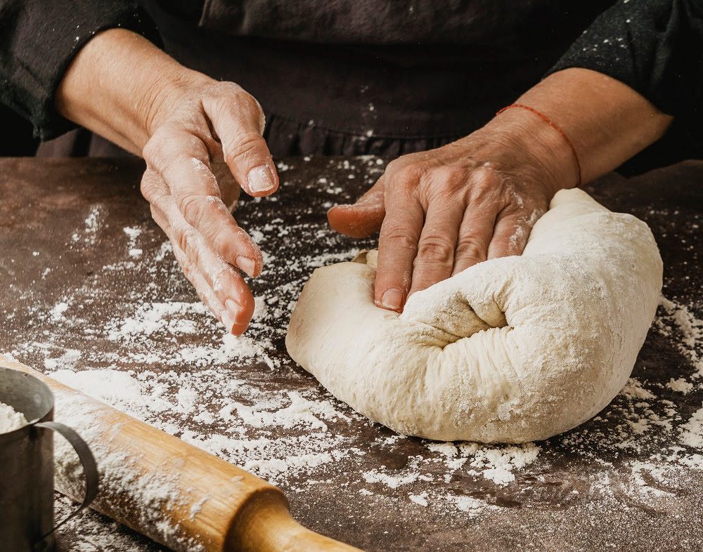 Dia da Pizza: Aprenda duas receitas de massa artesanal para fazer em casa