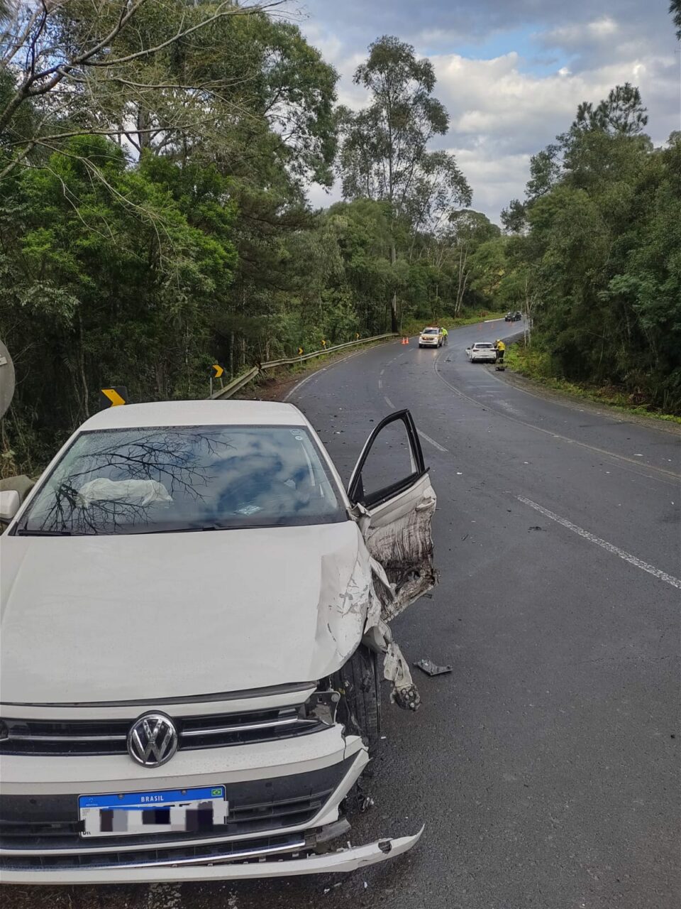 Acidente entre dois carros deixa quatro pessoas feridas no Alto Vale