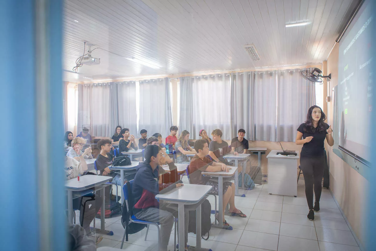 Dinheiro no currículo: Florianópolis prepara os jovens para a vida real