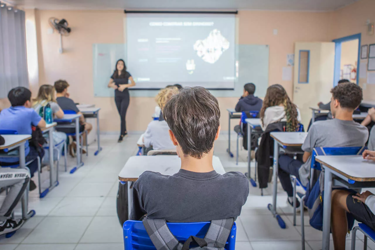 Dinheiro no currículo: Florianópolis prepara os jovens para a vida real