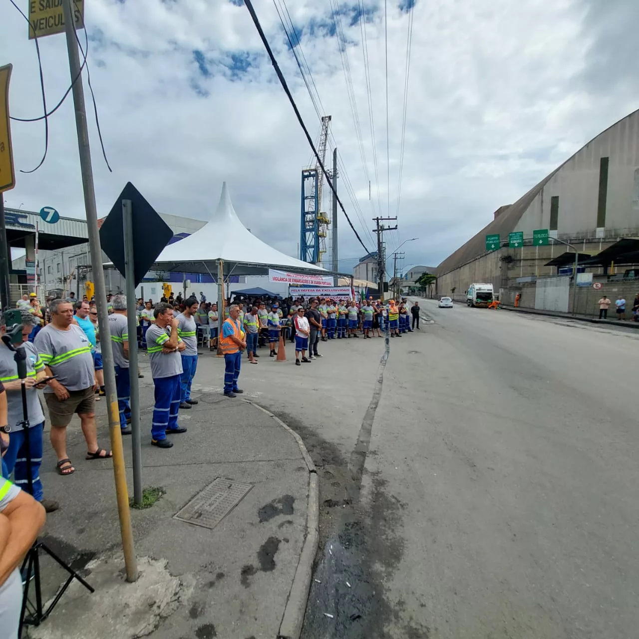 Trabalhadores do porto de São Francisco do Sul fazem greve de 12 horas