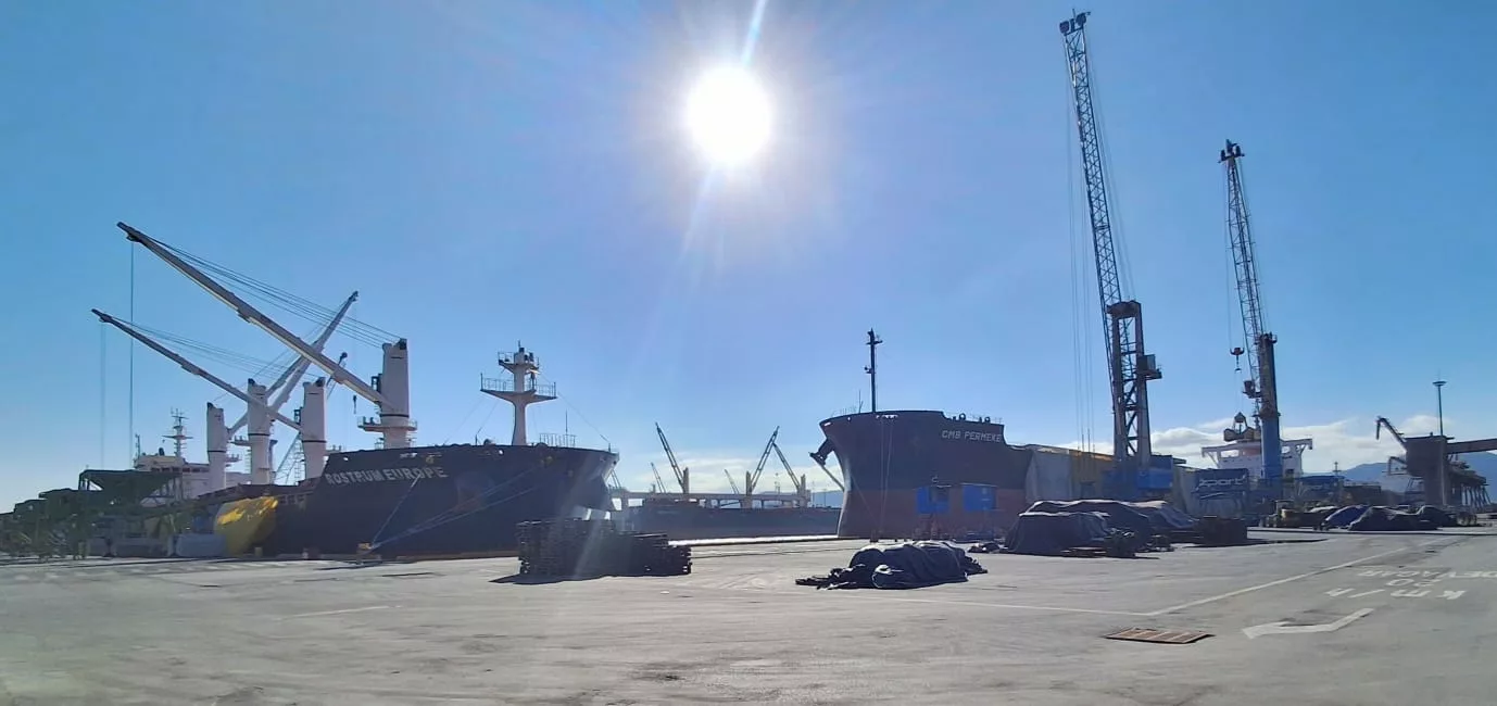 Trabalhadores do porto de São Francisco do Sul fazem greve de 12 horas