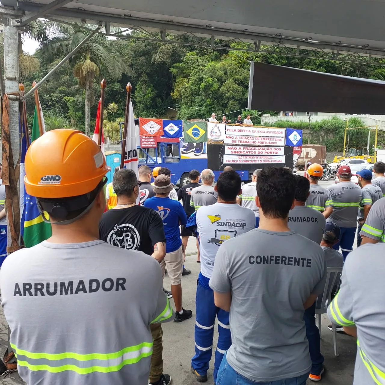 Trabalhadores do porto de São Francisco do Sul fazem greve de 12 horas