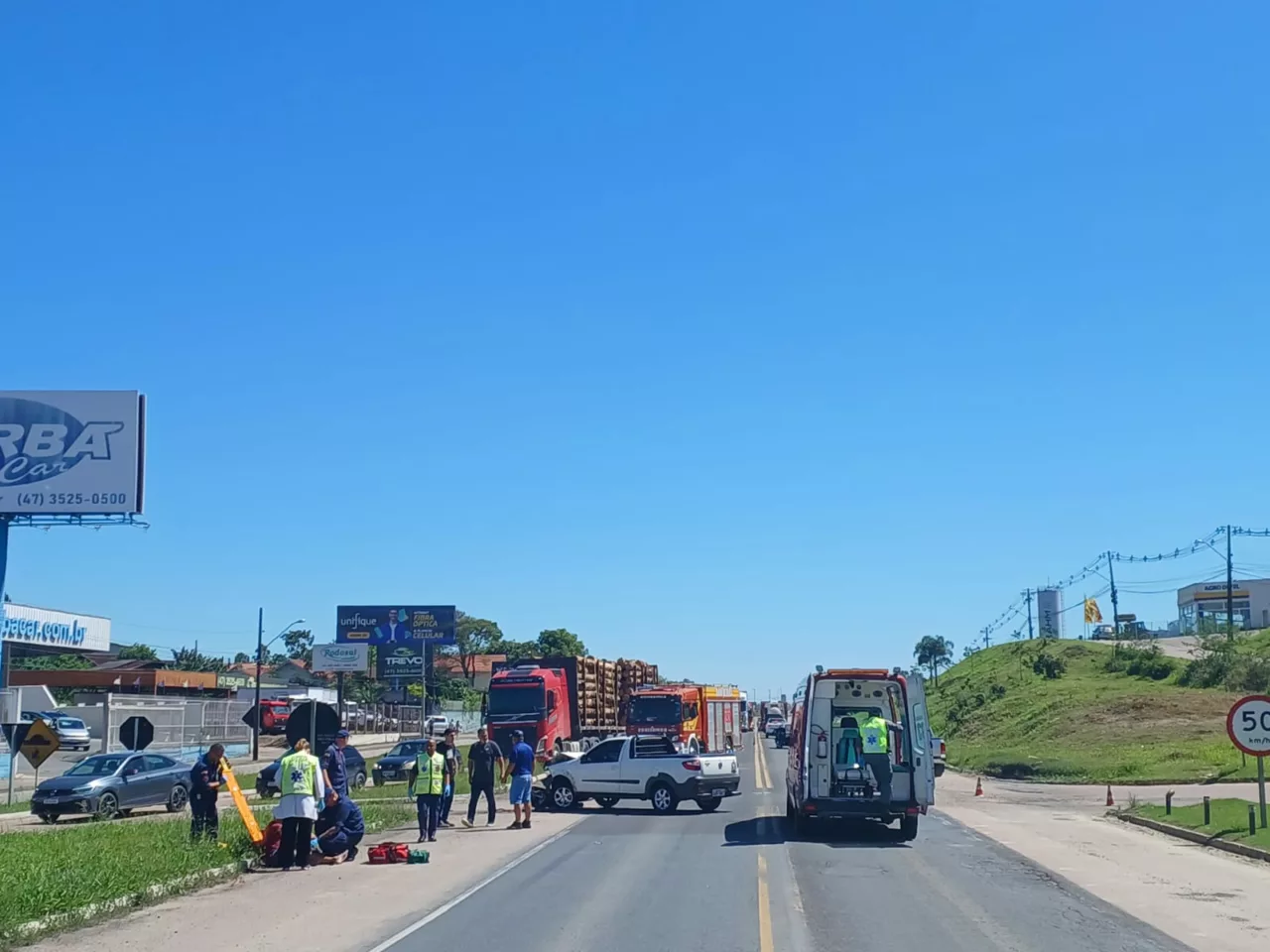 Colisão frontal na BR-470 deixa motociclista ferido em SC