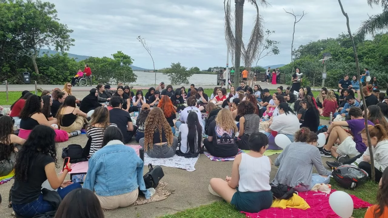 Mais de 100 pessoas se reuniram para as homenagens. - Foto: Imagens cedidas ao SCC/Exclusivo