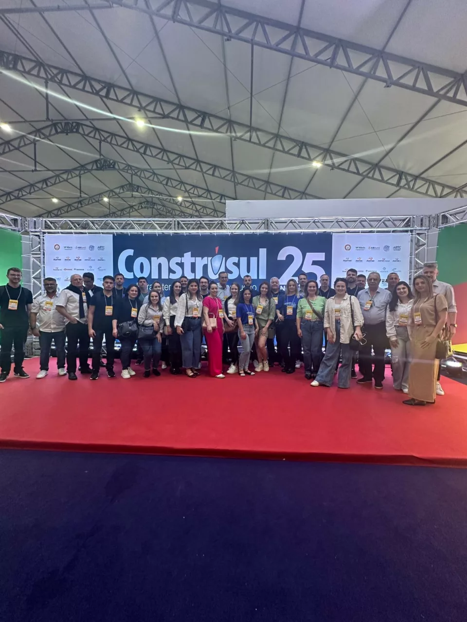 Missão Empresarial do Sinduscon presidido pelo jovem Alessandro Pavei prestigiando a 25ª Construsul - Feira Internacional da Construção em Porto Alegre. - Foto: Arquivo pessoal/Reprodução